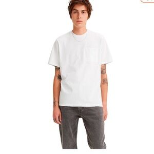 Men Levi Seasonal Tee with Pocket